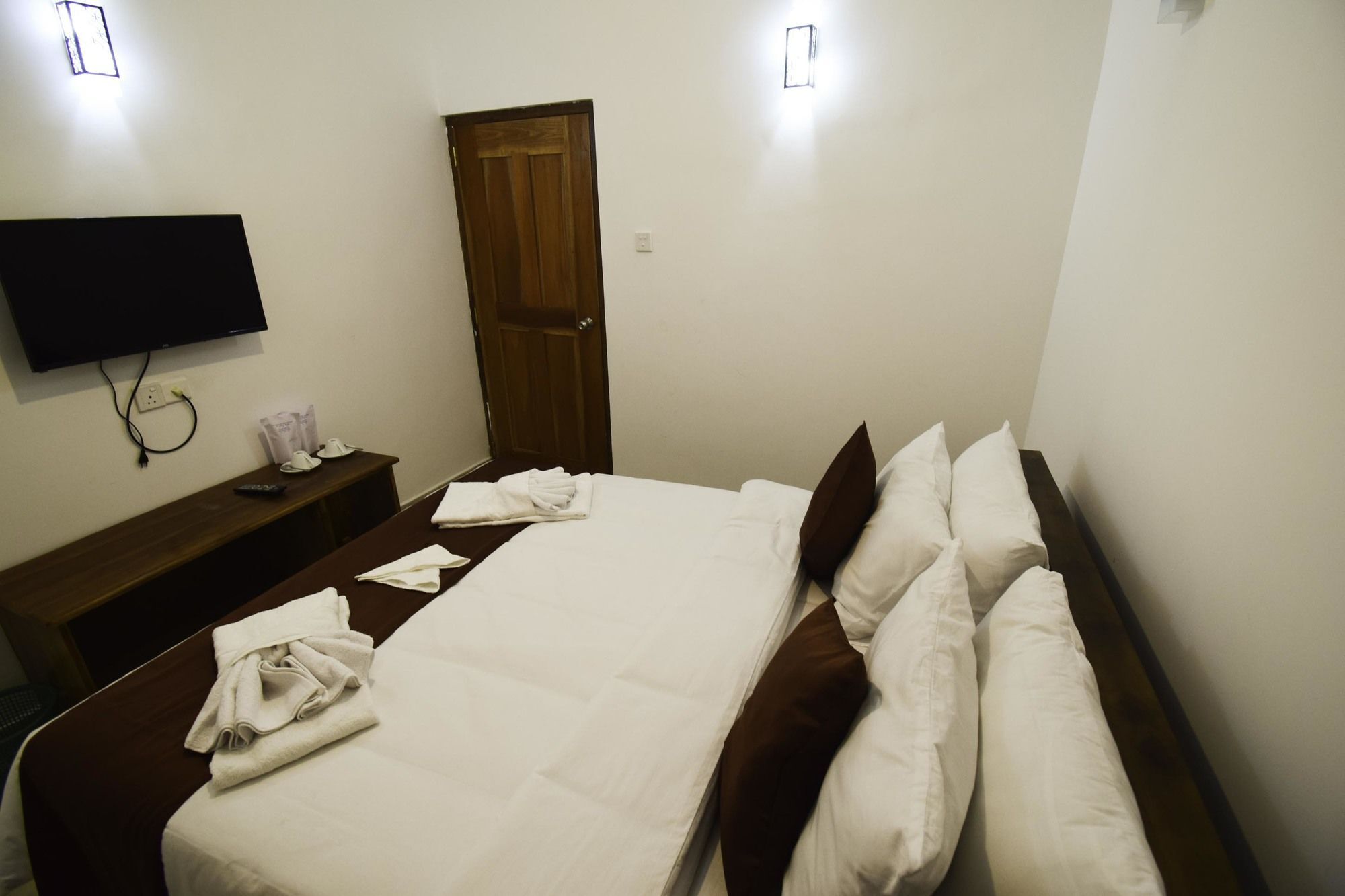 Hotel Ranvil Нувара Елия Екстериор снимка