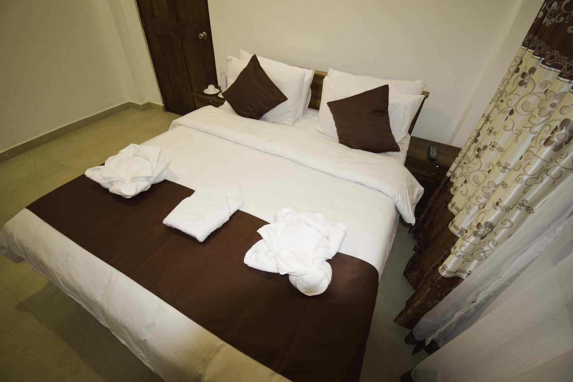 Hotel Ranvil Нувара Елия Екстериор снимка