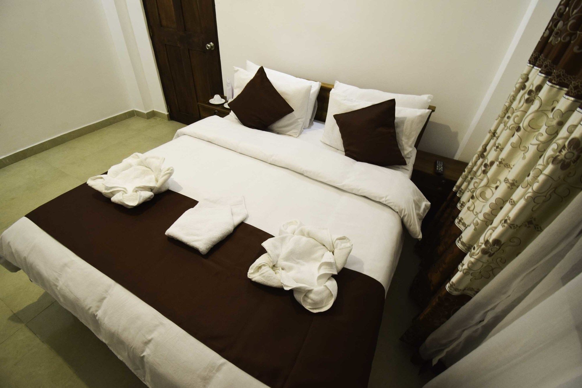 Hotel Ranvil Нувара Елия Екстериор снимка