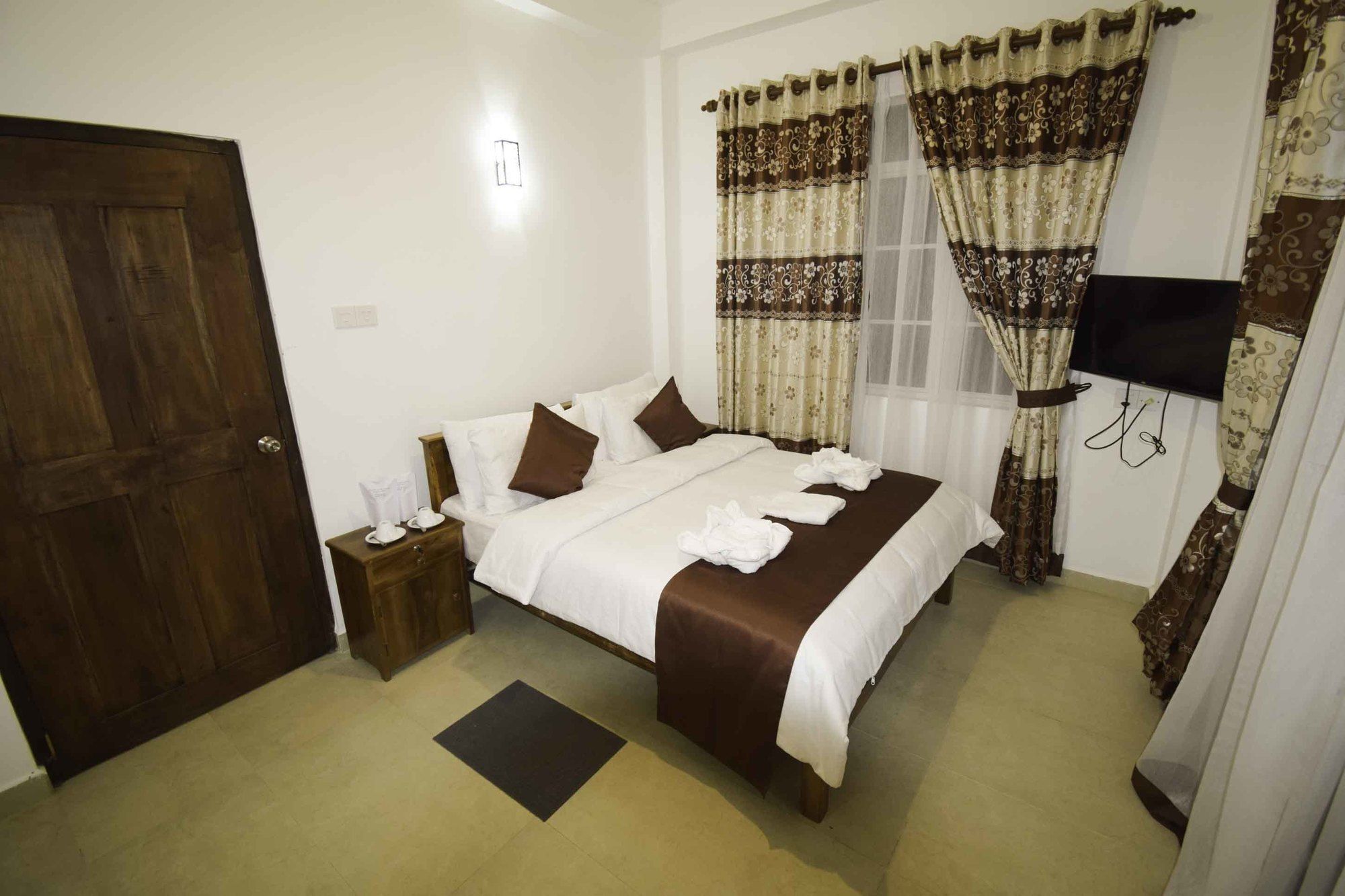 Hotel Ranvil Нувара Елия Екстериор снимка