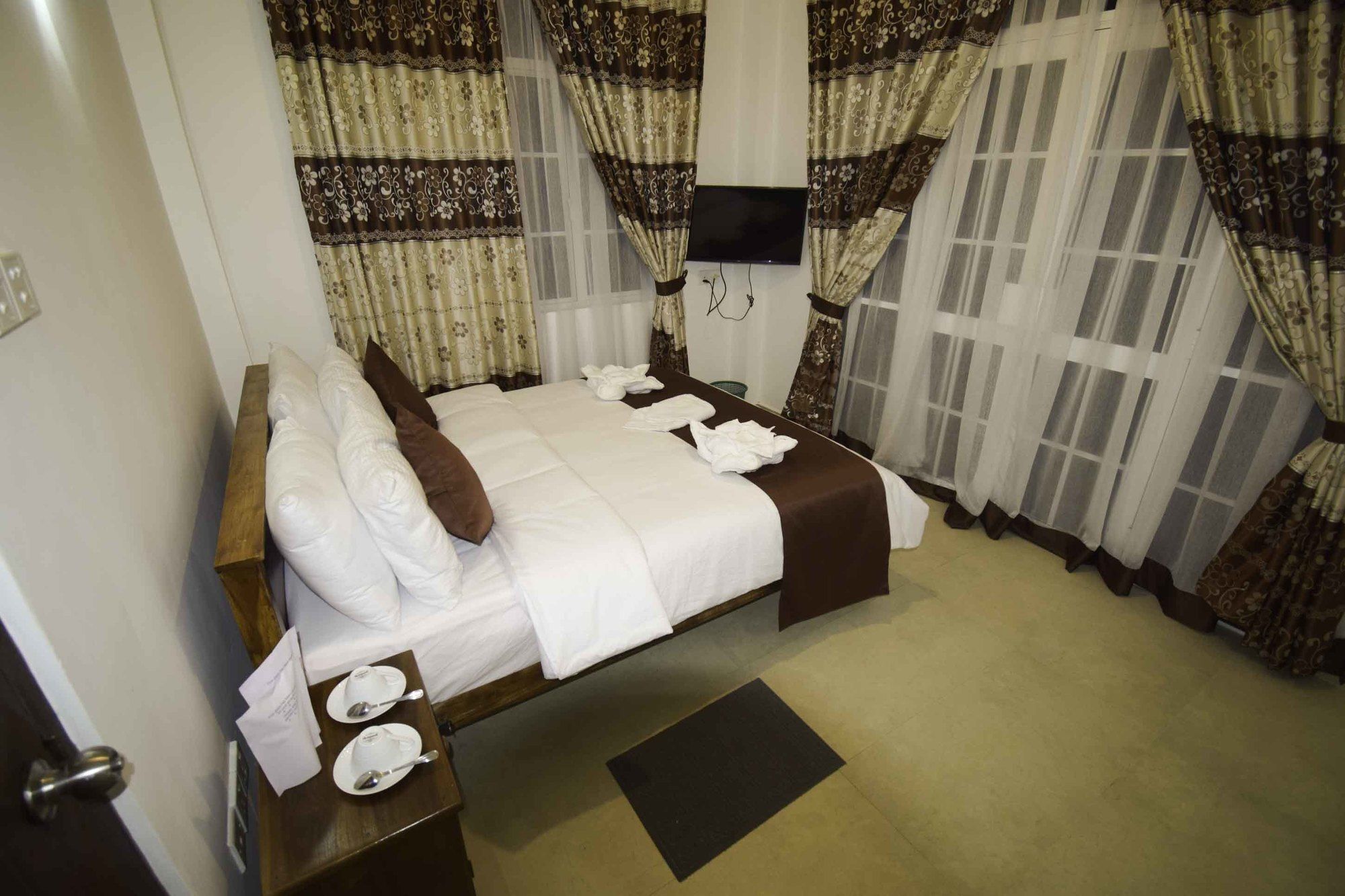 Hotel Ranvil Нувара Елия Екстериор снимка